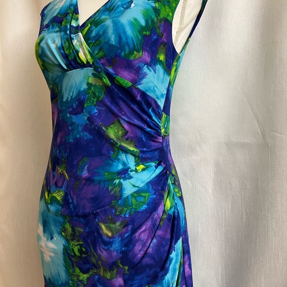 Stretchy, beautiful, multiple colored dress - Picture 4 of 9